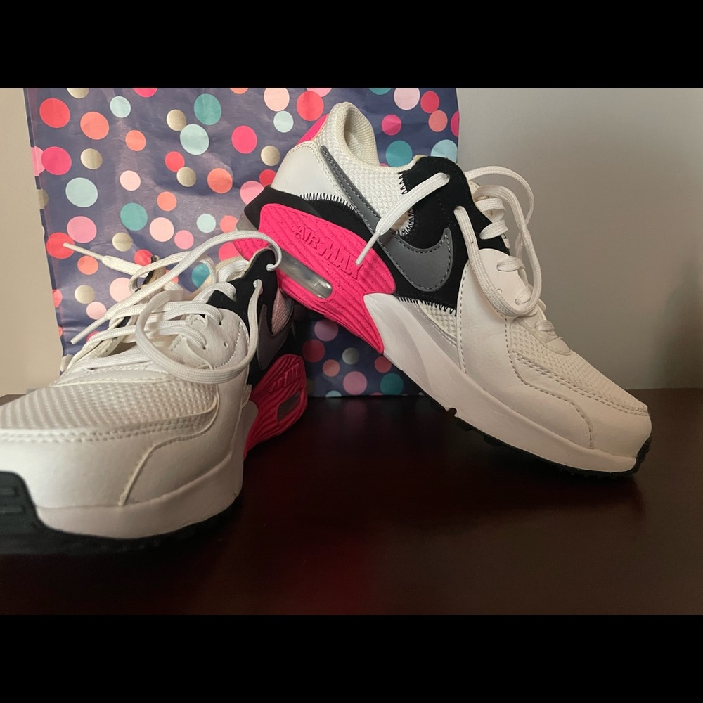 8.5 Womens Nike Air Max Excee. Worn once. Smoke/pet free home